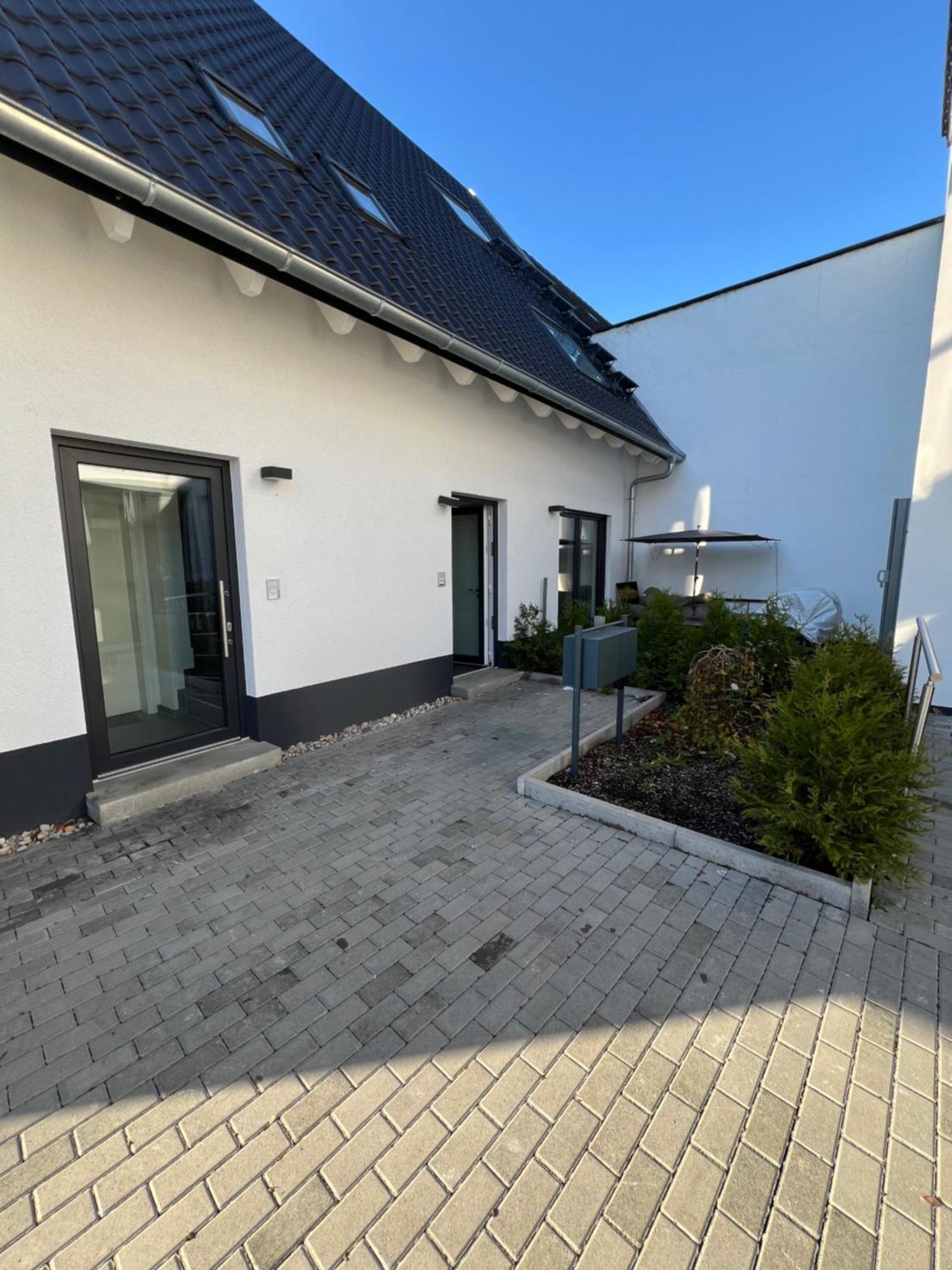 Moderne Wohnung Karlsruhe Neureut, Fussbodenheizung - Regendusche - Waschmaschine - Stellplatz Екстер'єр фото