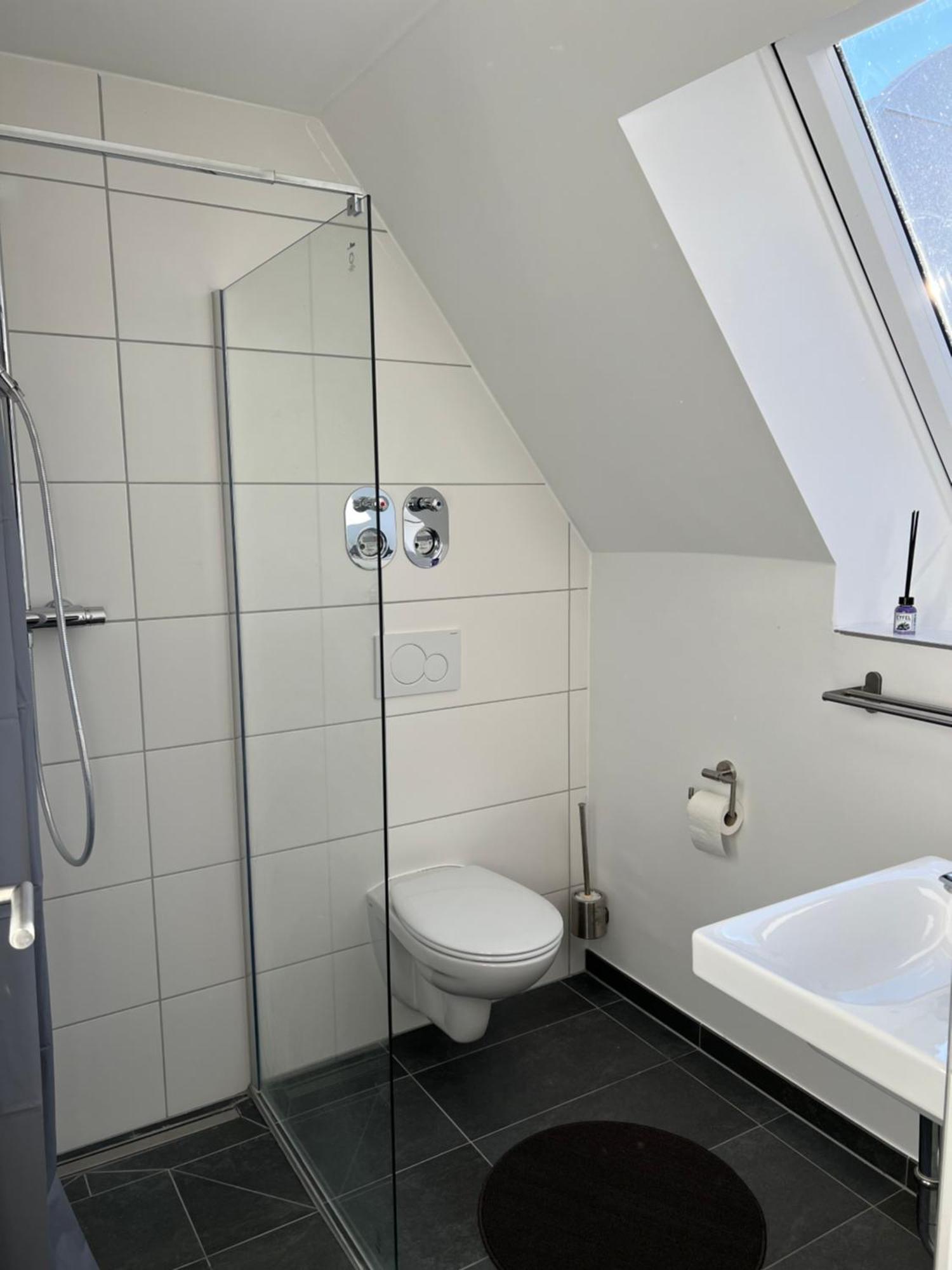 Moderne Wohnung Karlsruhe Neureut, Fussbodenheizung - Regendusche - Waschmaschine - Stellplatz Екстер'єр фото